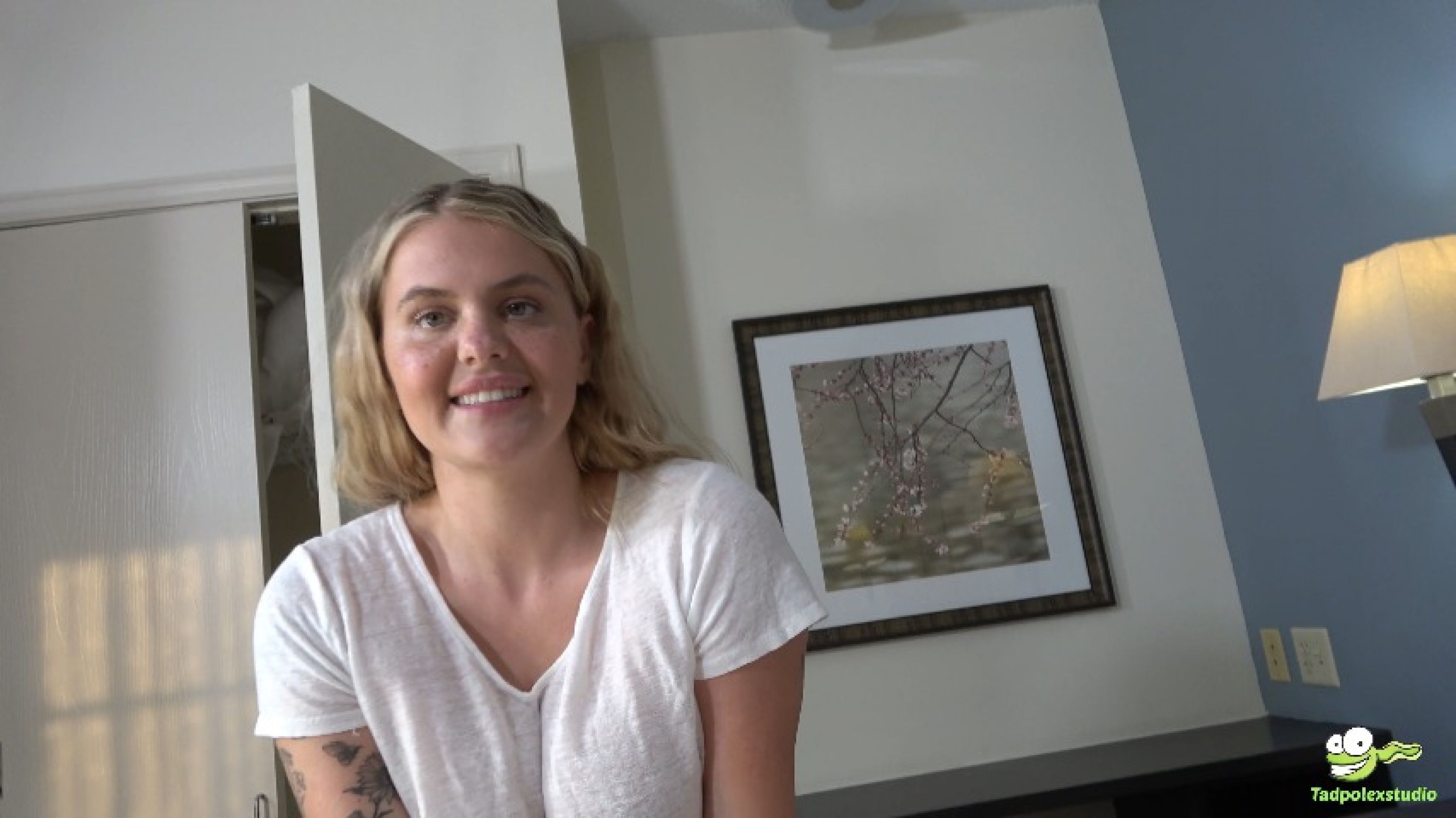 Wisconsin Tiff Gets a Creampie Doggystyle