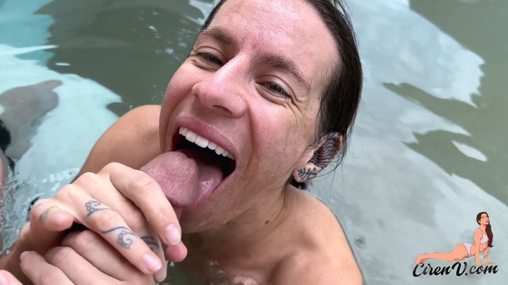 Facial BJ in the Pool