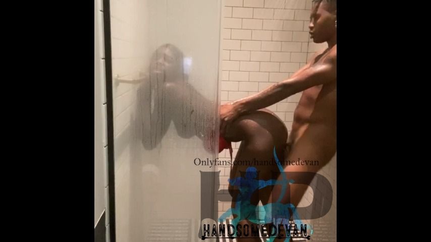 deja babe VS. Handsomedevan