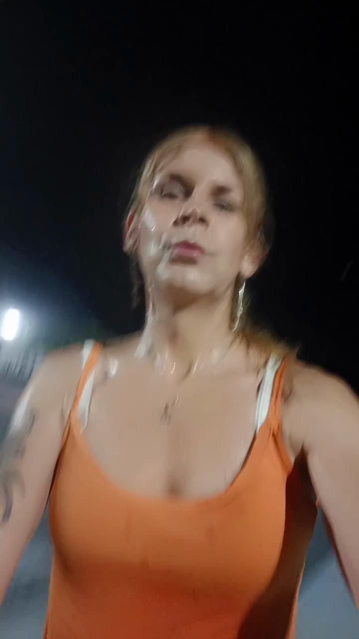 Roller skating Ella uso mi cabeza by Soda Stereo