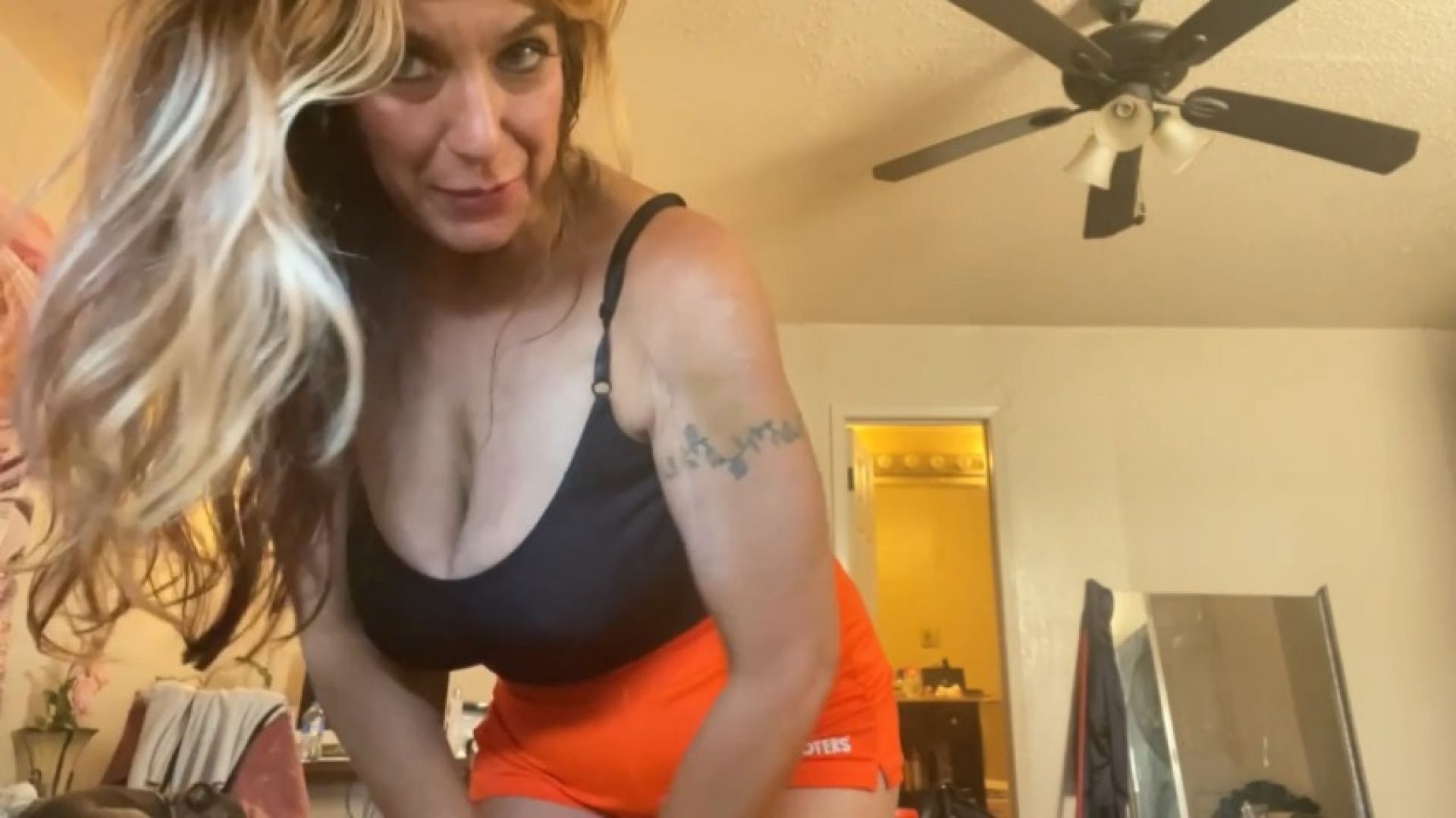 Giantess Has A Second Date