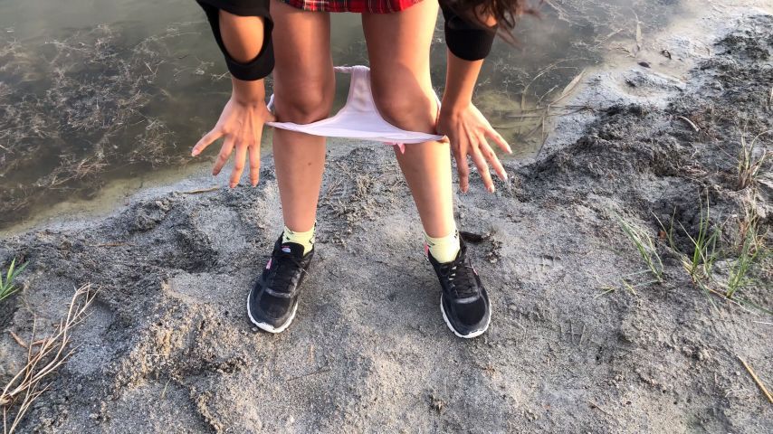 Schoolgirl pee in public