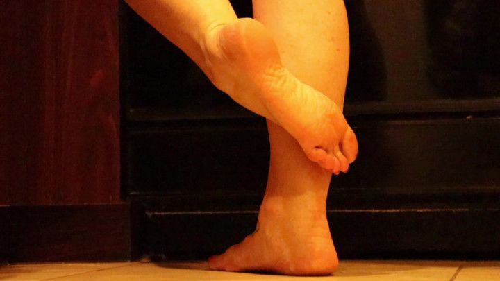 Phoenix Stacy Kitchen Feet