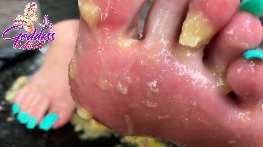 Goddess Miia Has Some Fun With Bananas