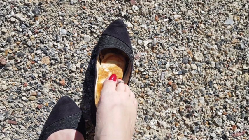 Food Foot fetish - Pain au lait & salive