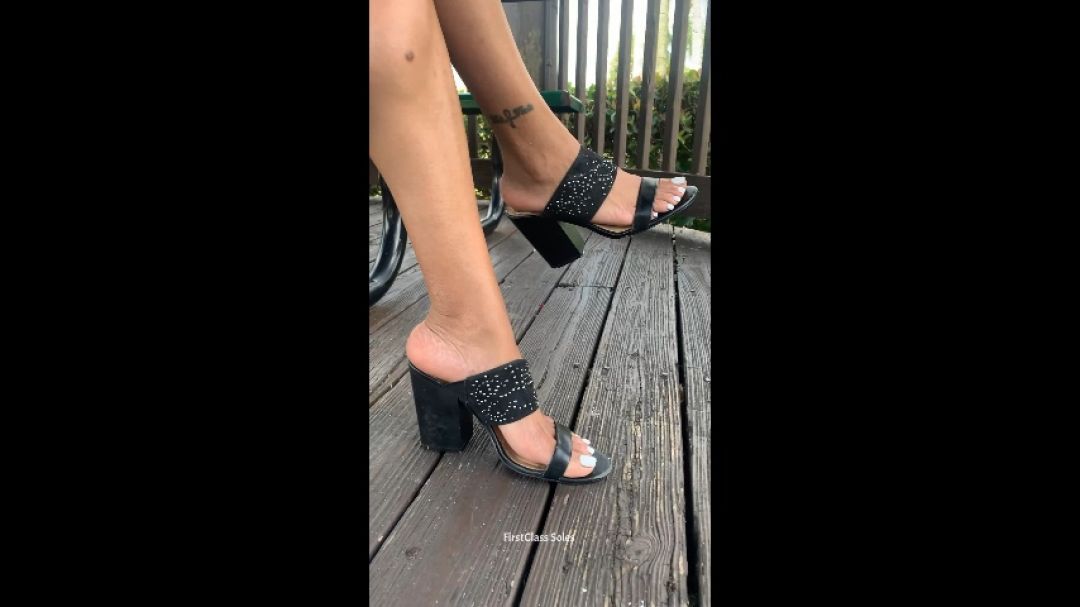 Wal Mart Lady - Shoe Dangling