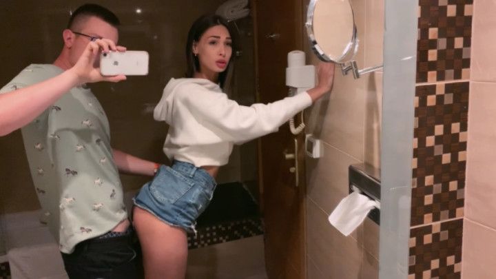 Fuck young pussy in bathroom - cum face