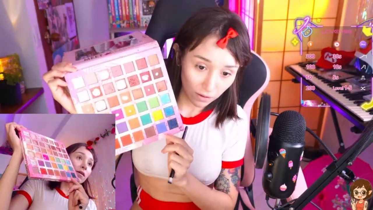 Doing my make up on live for the frist time