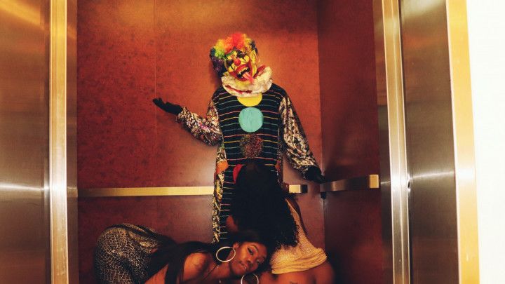 Two ebonys x One Clown