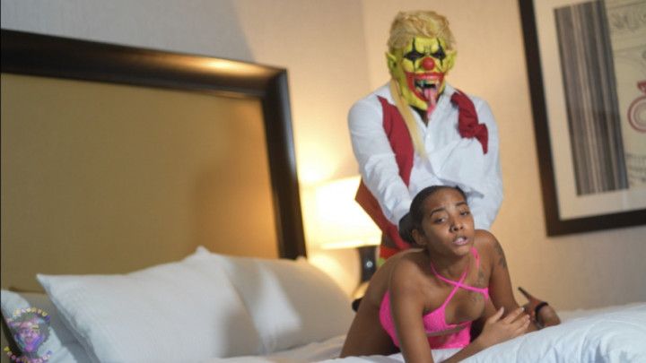 Gianna Spade Gets A Awkward Visit At The Caesars Palace