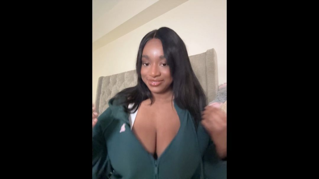 Teasing you with my Tits