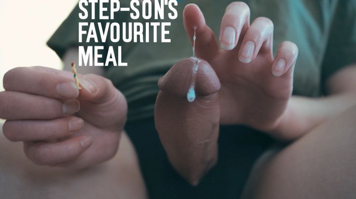 Mealtime With Futa Giantess Step-mom