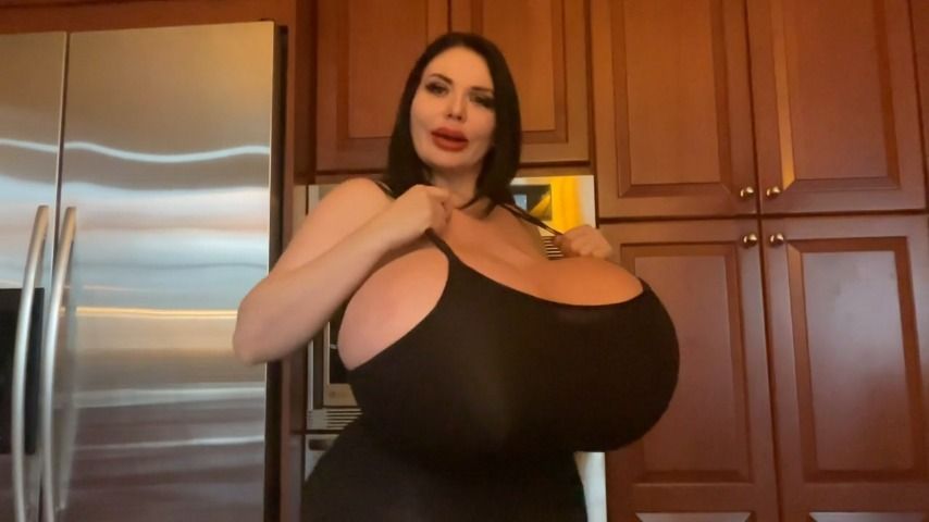 TITS AND ASS IN THE KITCHEN