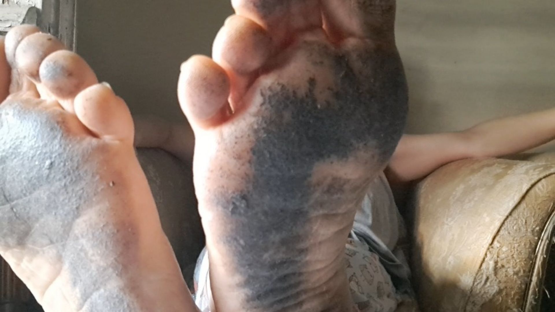 Blackest feet to lick