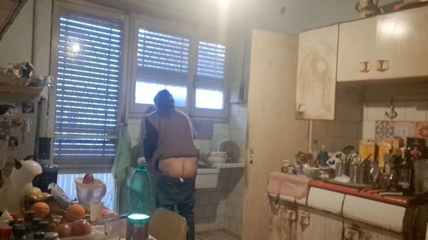 Showing ass and cleaning