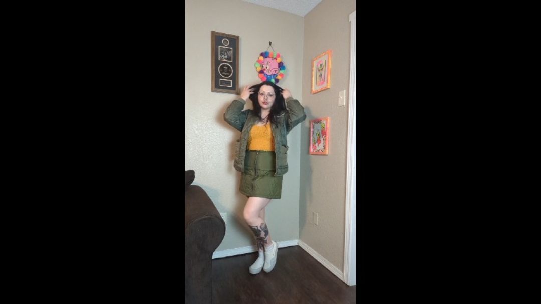 My Cute Outfits: Hairy Armpits, Cute Dances, Subtle Flirts