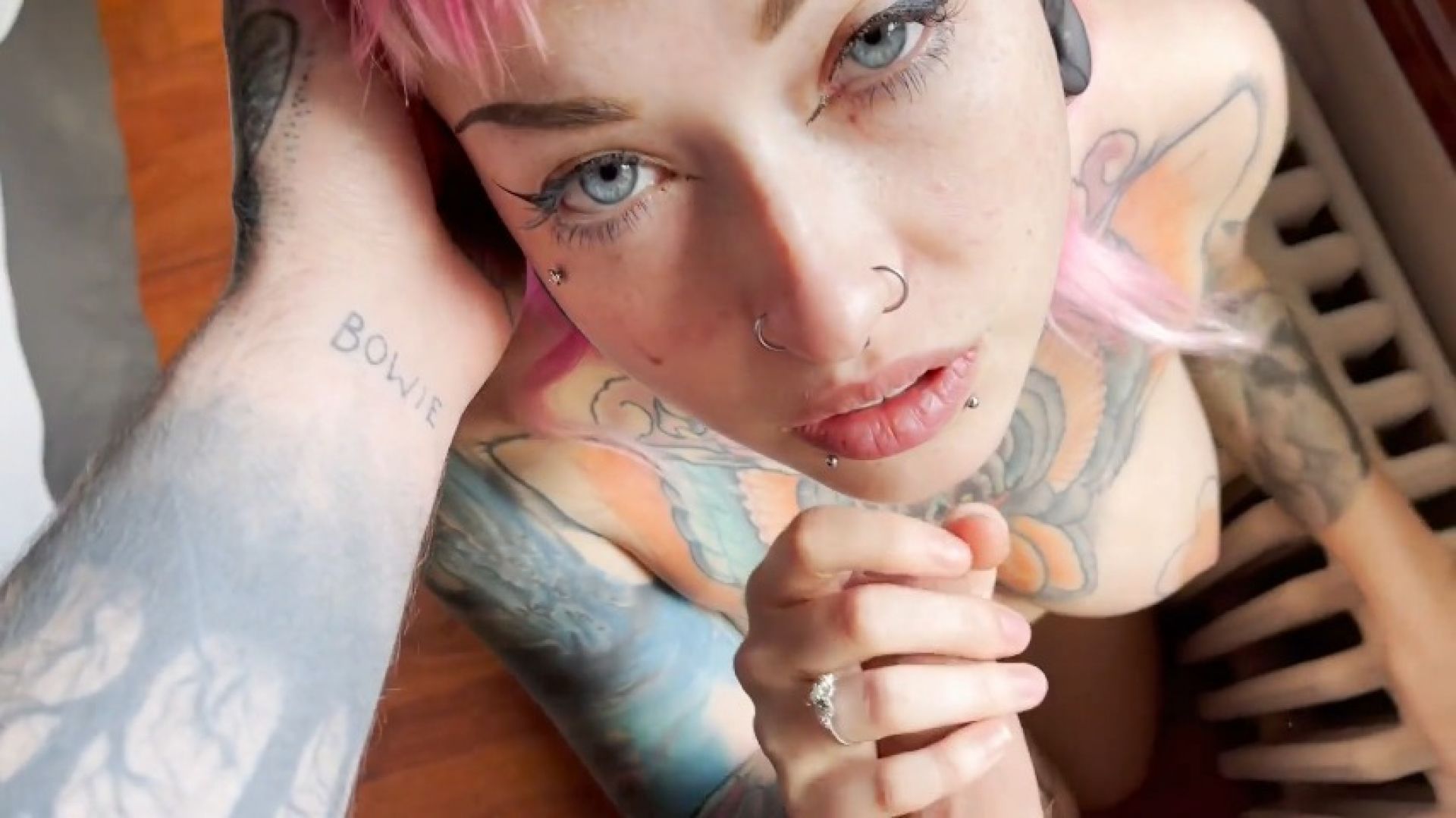 Hotelblowjob near a Window giving everyone a good view