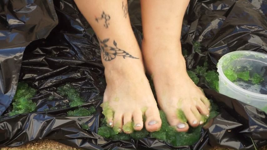 Sexy BBW Jello Feet play foot fetish