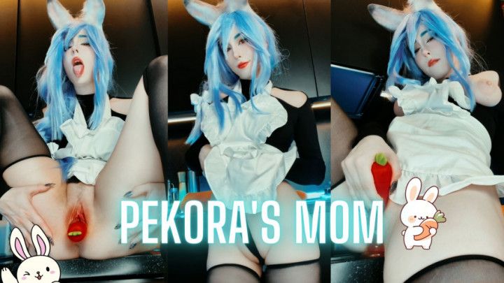 Pekora's step-mom put a carrot in her pussy