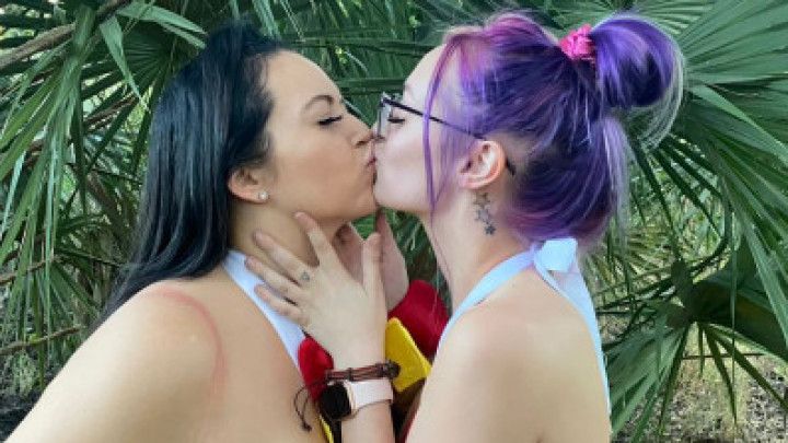 Pilgrim Lesbian Sluts Give Double BJ