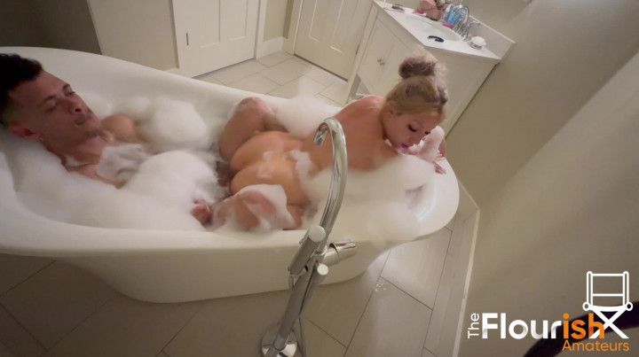 Bubble Bath Time with Veronica Cruz and Dexxx Blue