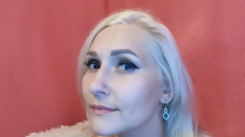 Annie plays with big ils