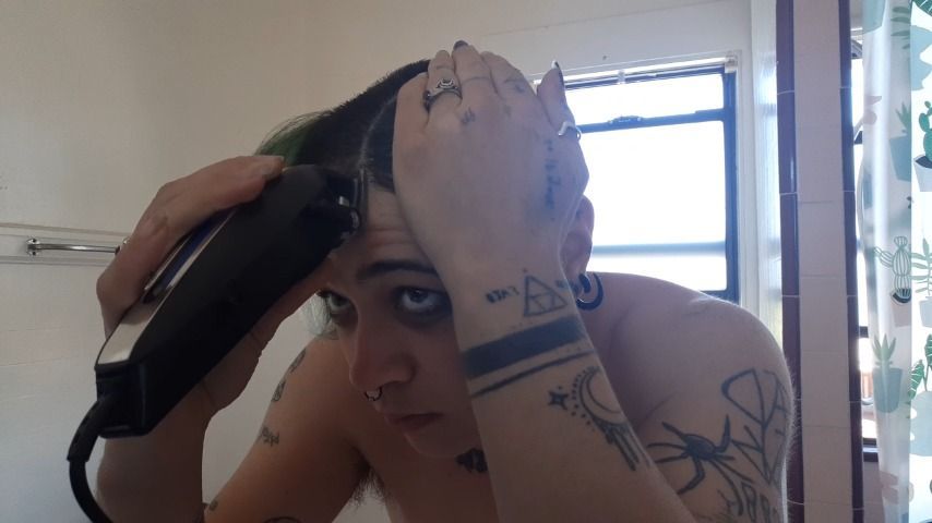 Free! Hair shaving to music