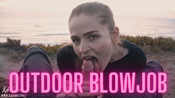 Quick blowjob for a stranger on the seashore