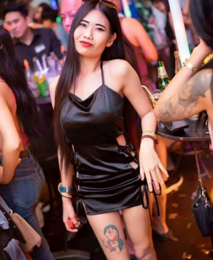 Secret Cam! Skinny Ultra Thin Slender Bargirl