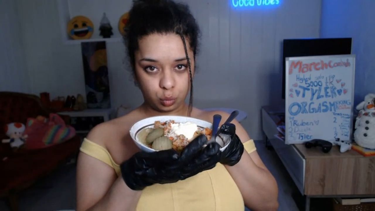 POV Eat With Mommy In Latex Gloves