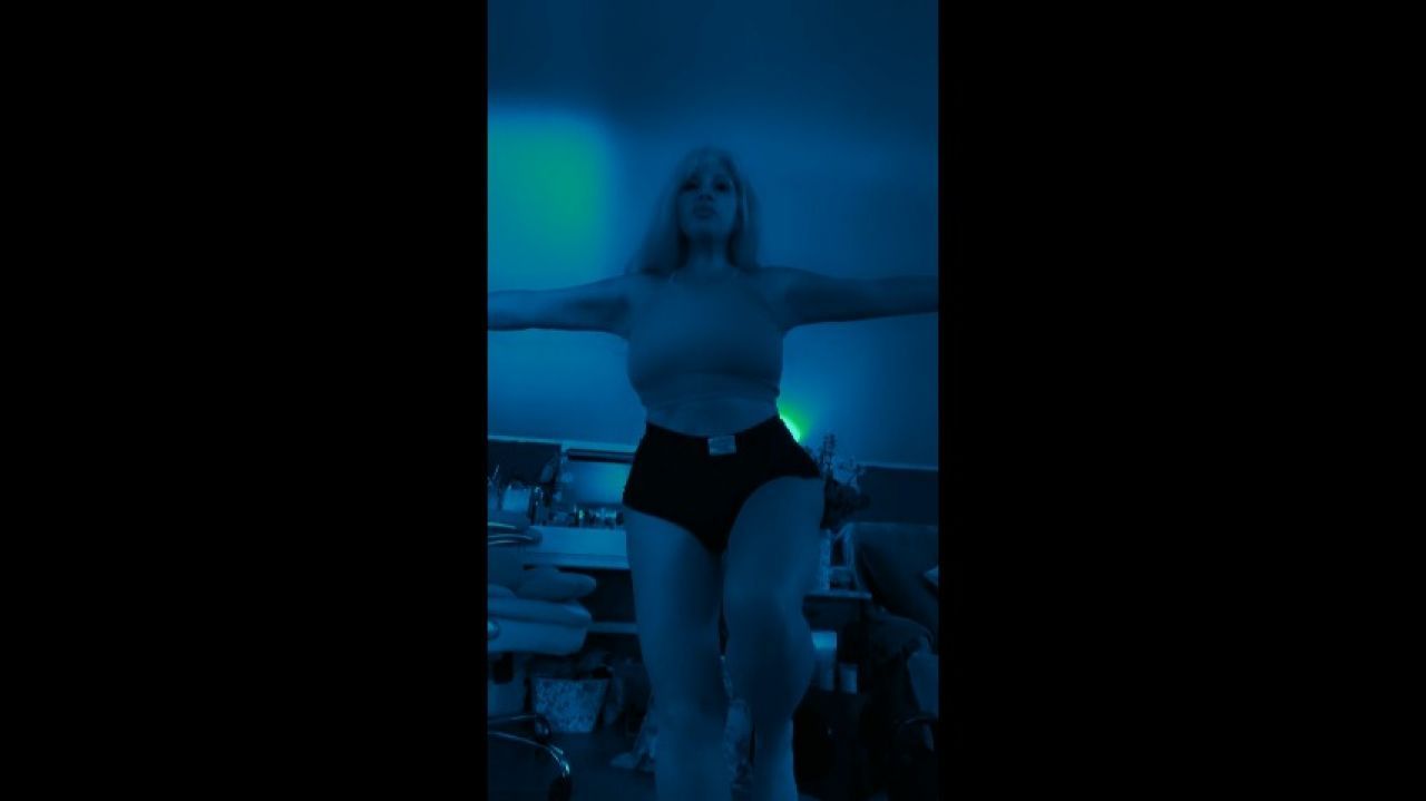 Rosie At Home: Workout - Balance and Hip Mobility