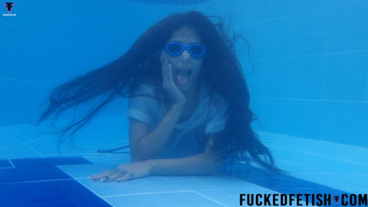 4K Helen Star wet T-shirt underwater chest contractions 655