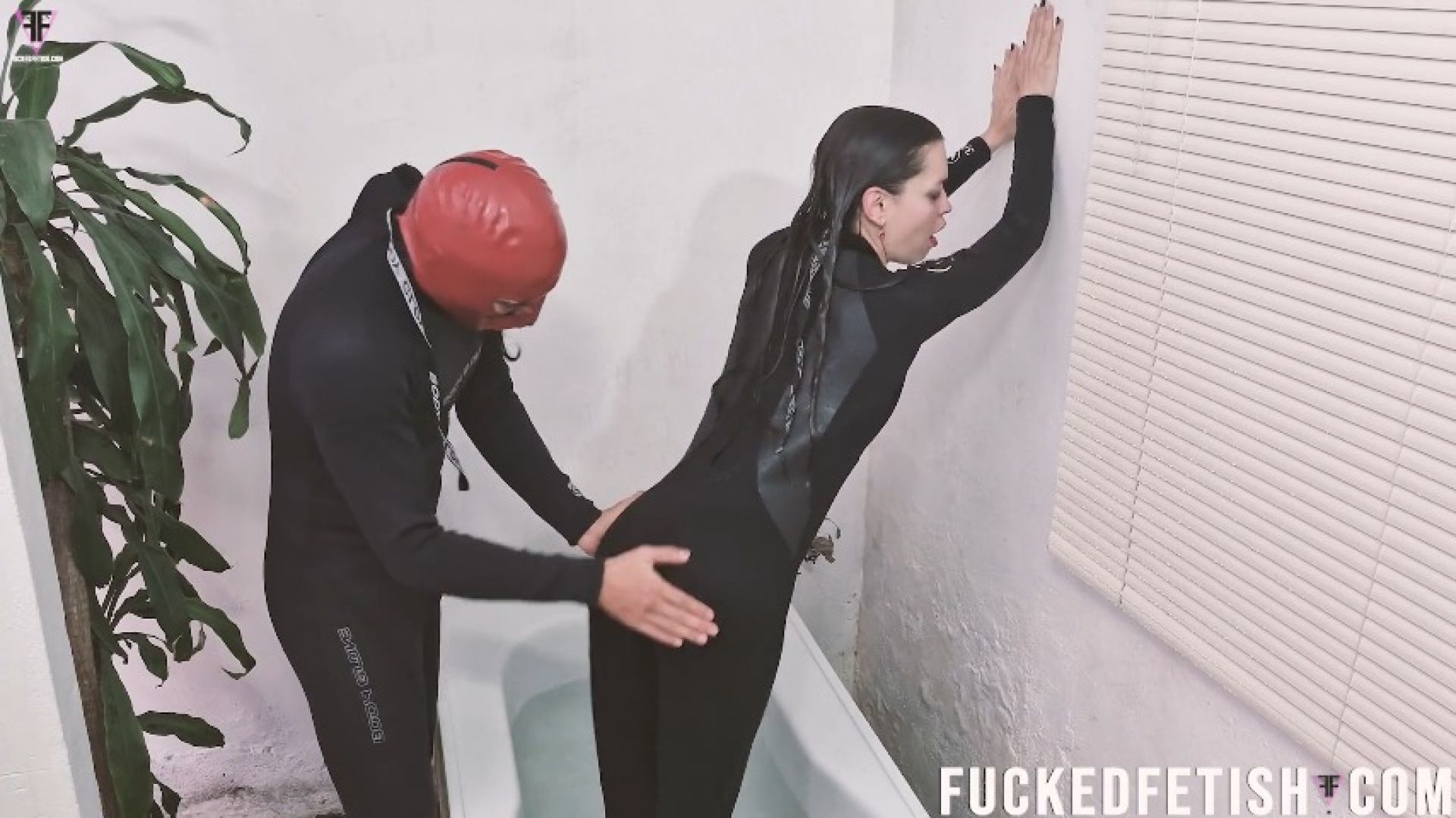 Come back Yessica Bunny underwater apnea romance neoprene