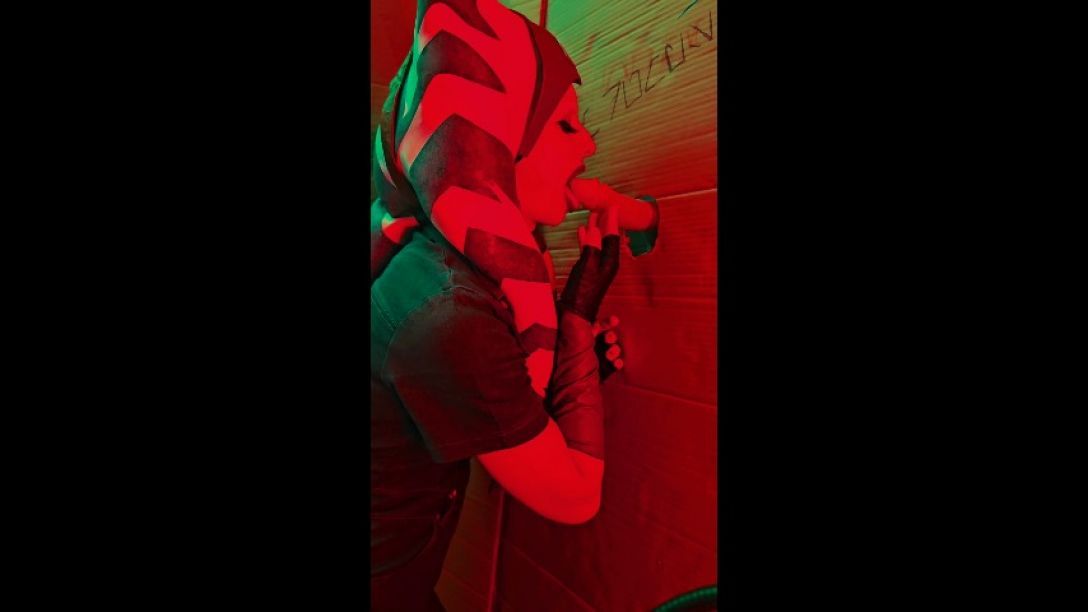 Ahsoka sucks and fucks alien cock at the glory hole