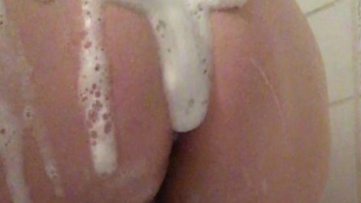 Soapy mom showering, shaving, ass shakin