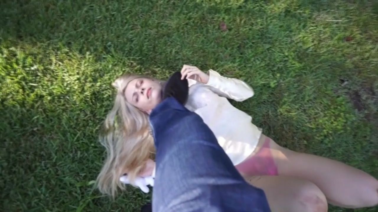 Secretary transforms into pet girl