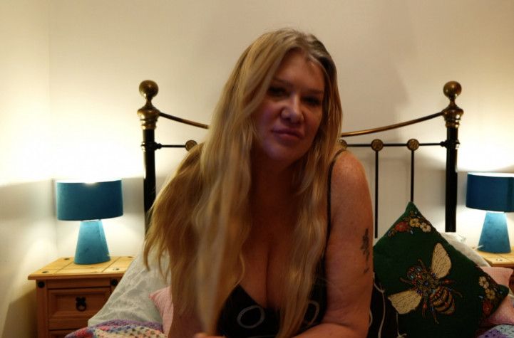 Step-mommy's  little dance and hair tease