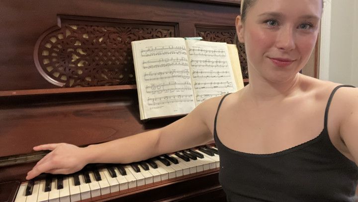 SFW Girlfriend Serenades You - Chopin