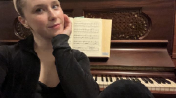 SFW Casual Girlfriend Chat - My Piano