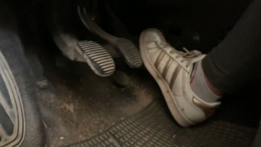 Pedal Pumping with adidas superstar and