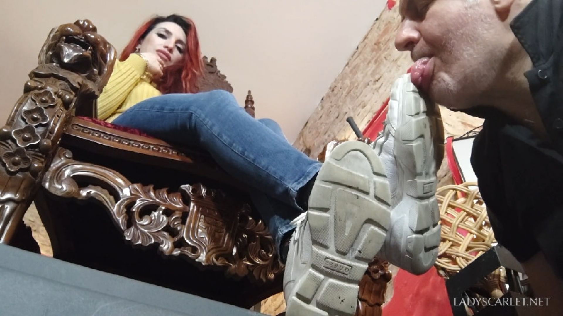 LADY SCARLET - SNEAKERS LICKER