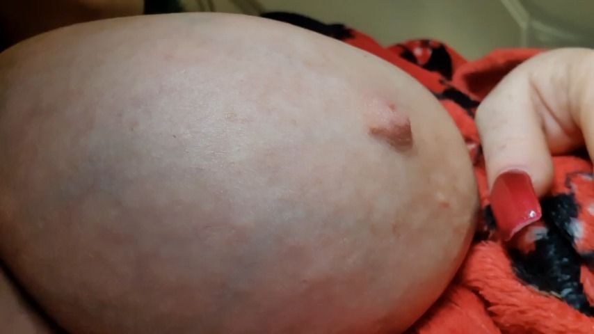 Horny bbw plays with 36JJ boobs & nipple