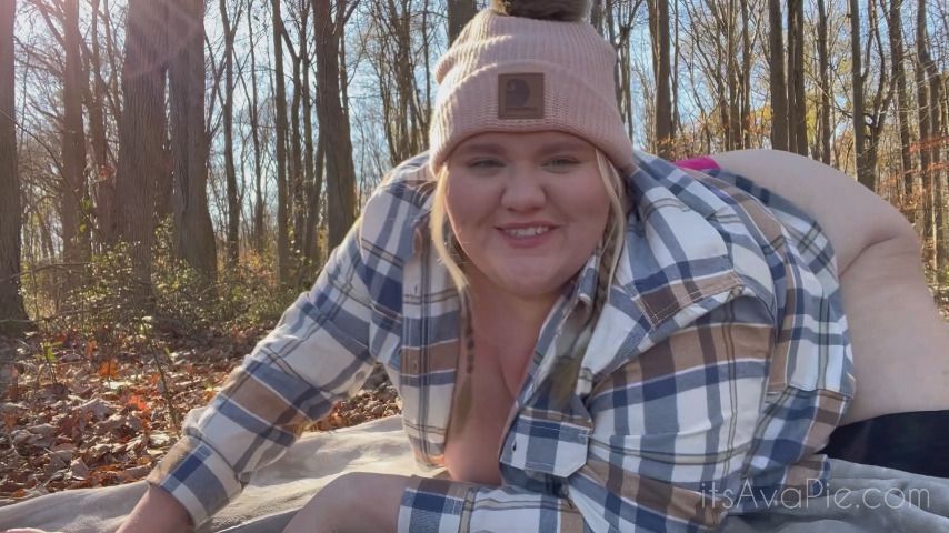 Outdoor date with BBW girlfriend