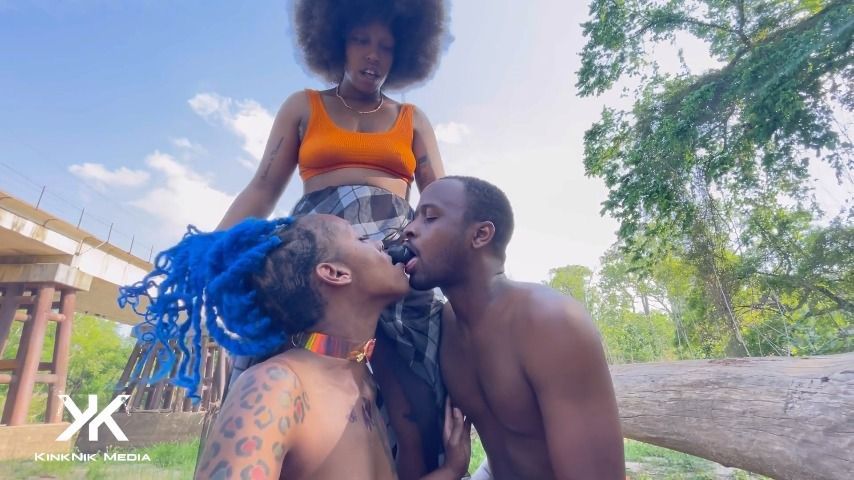 Bi blow job turned makeout session