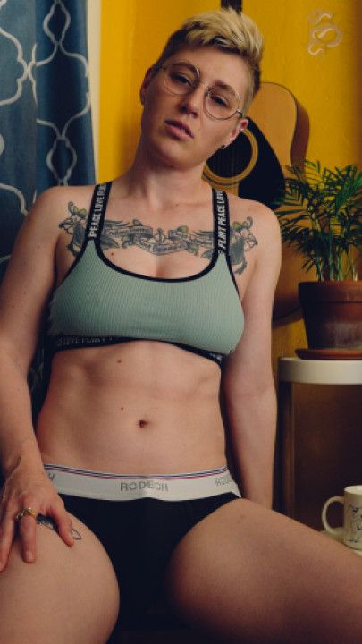 Queer strapon JOI for women