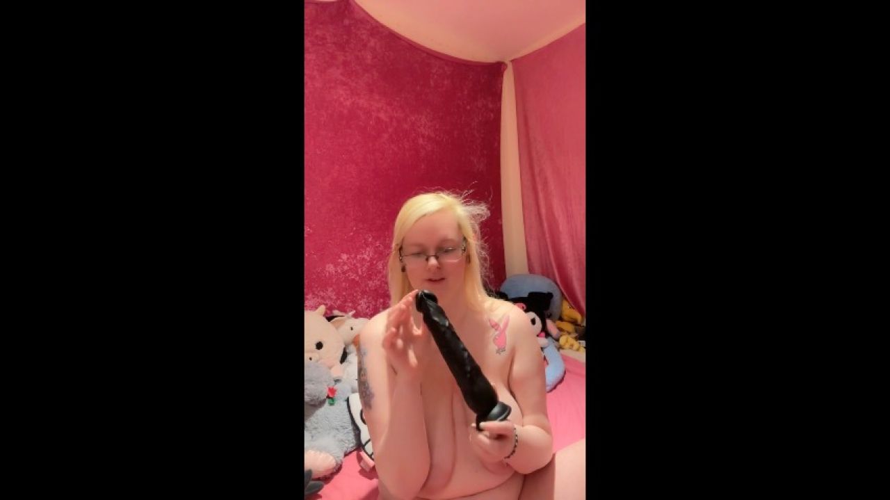 Chubby girls fucks her BBC Dildo