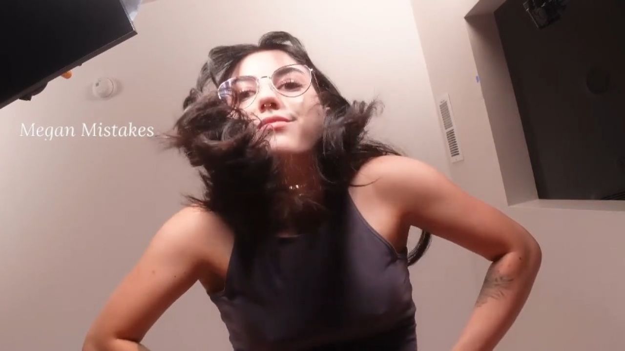 Giantess Foot Smashing Cam Show