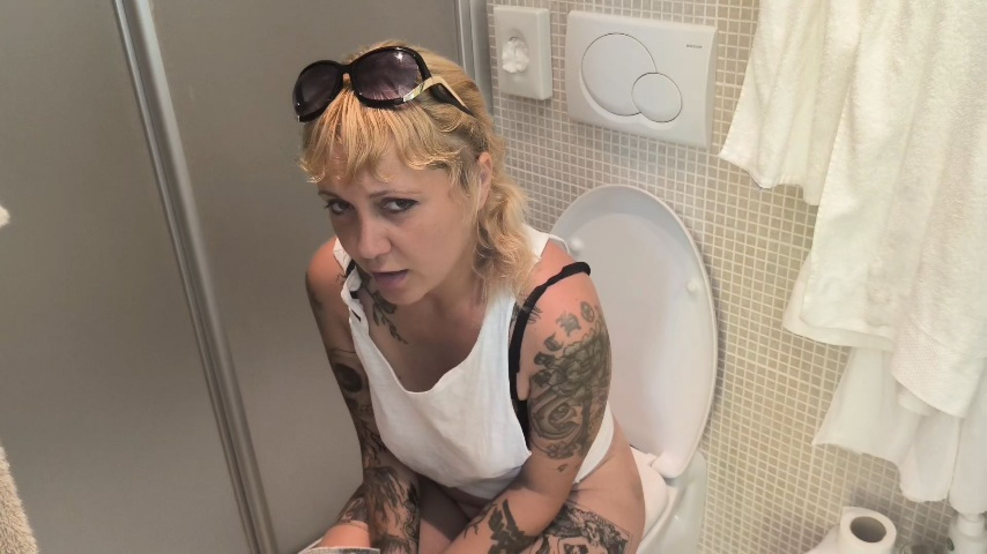 A Voyeur follows me in the air b&amp;b toilet 4K