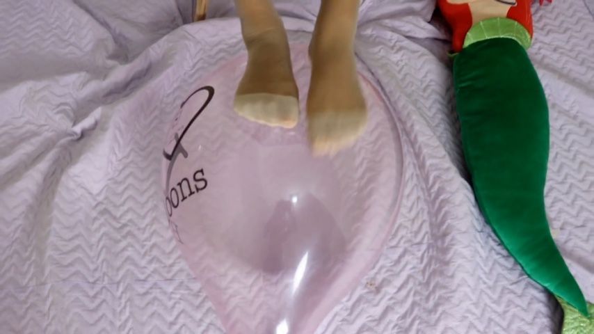 Stella Pantyhose Footjob On Your Balloon