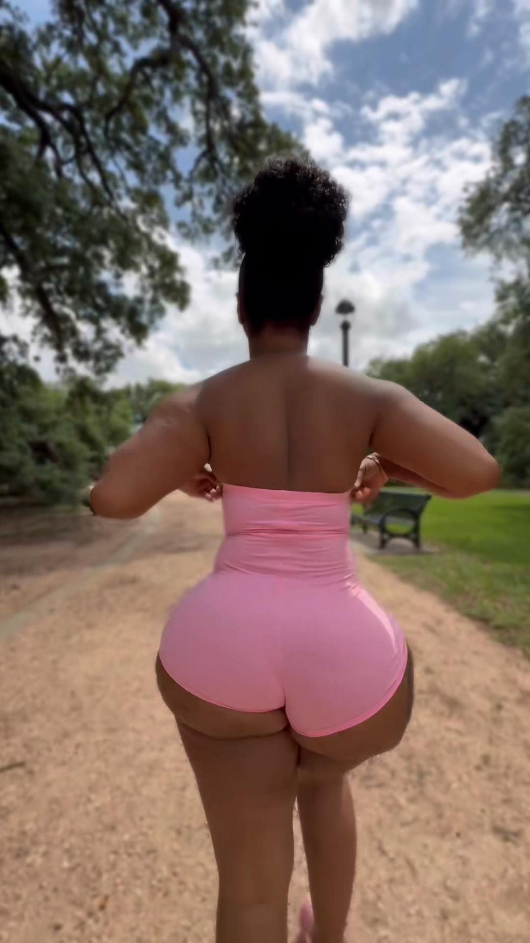 Walking Big Boott Jiggling